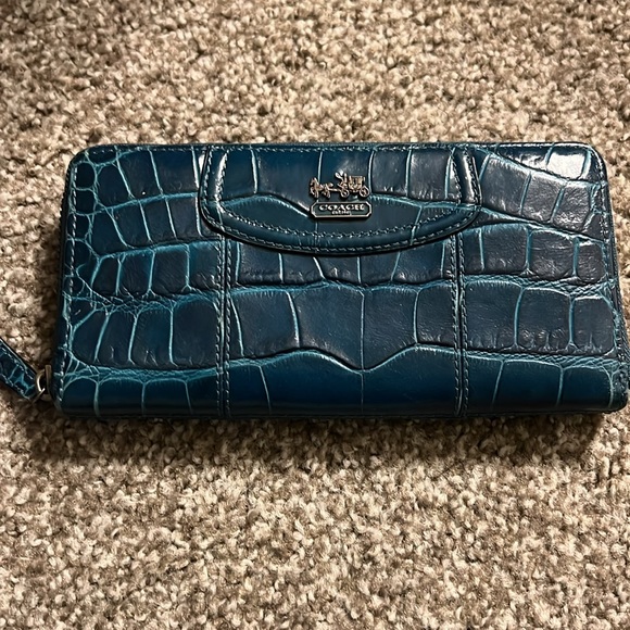 Coach Accordion Wallet - Picture 9 of 9